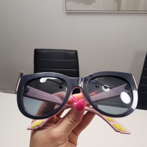 Christian Dior Sunglasses - Picture 6 of 9